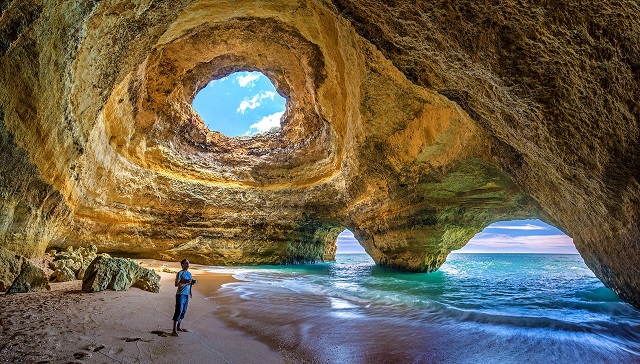 Caverna de Benagil, Algarve, Portugal