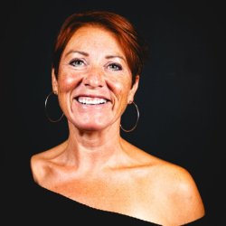 Izzie Paris France
