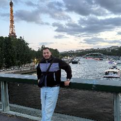 Issamzizou75 Paris France