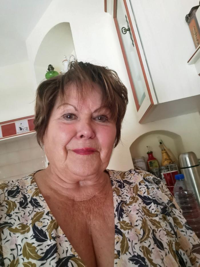 Home sitting V&oelig;uil-et-Giget, France