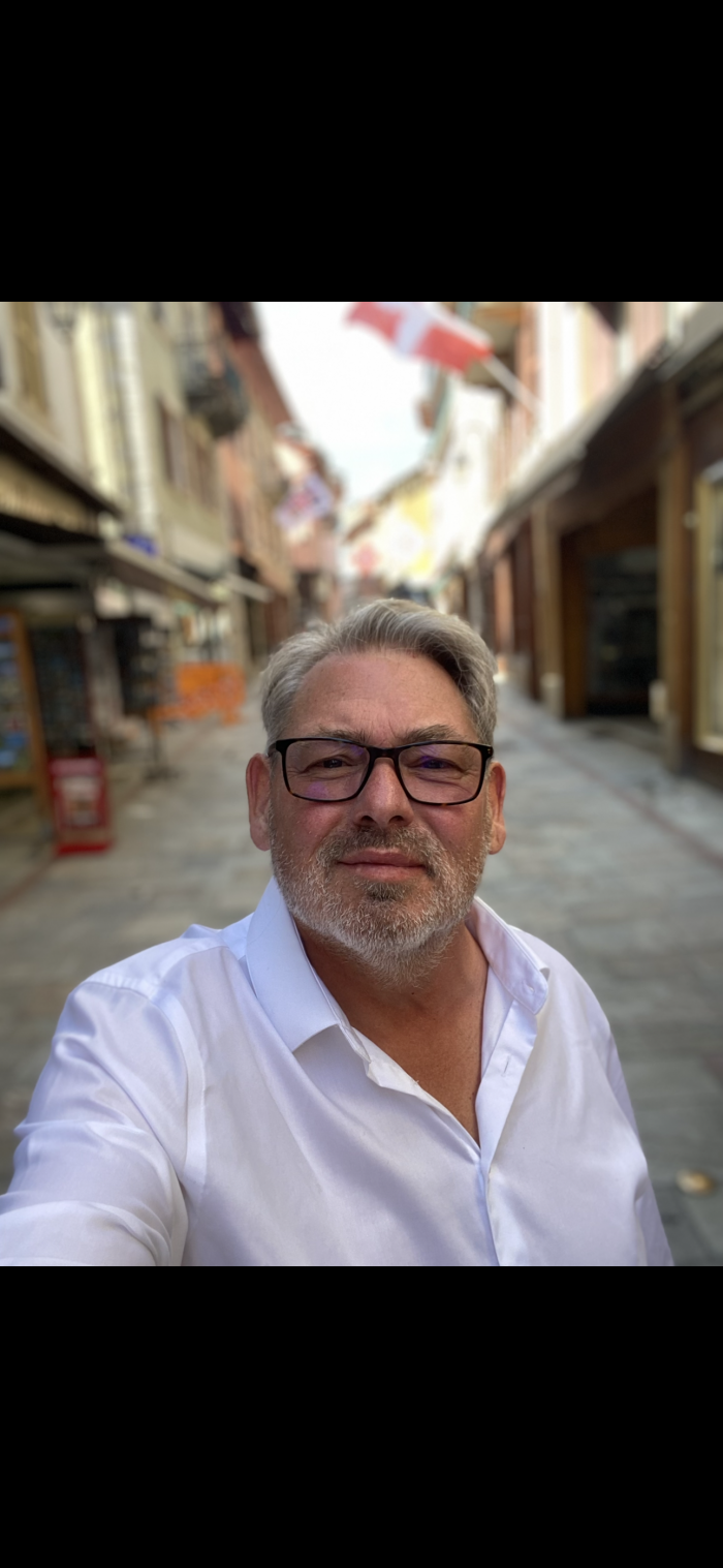 Home sitting Rueil-Malmaison, France