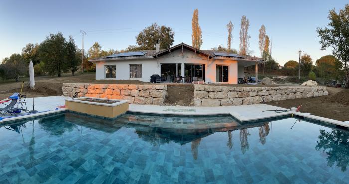 Home sitting Sainte-Colombe-en-Bruilhois, France