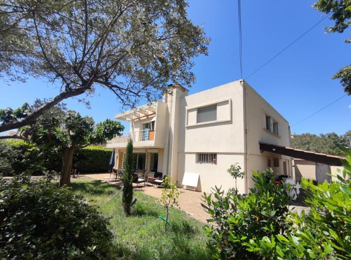 Home sitting Arles, France