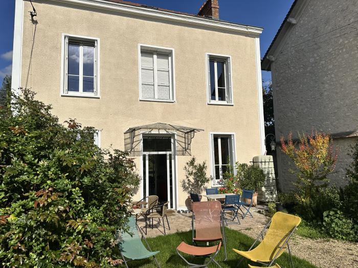 Home sitting Thomery, France