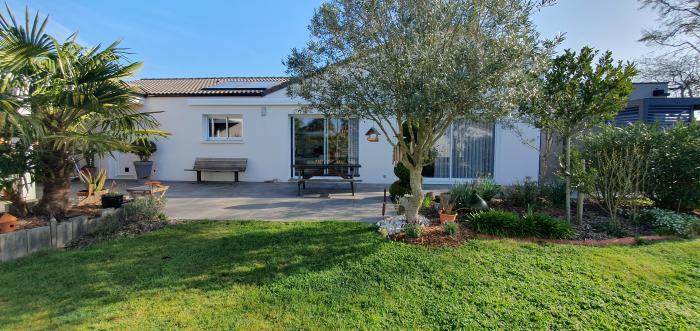 Home sitting Challans, France