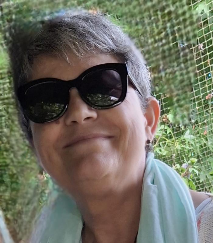 Home sitting Montbazon, France