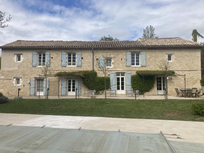 Home sitting Senouillac, France