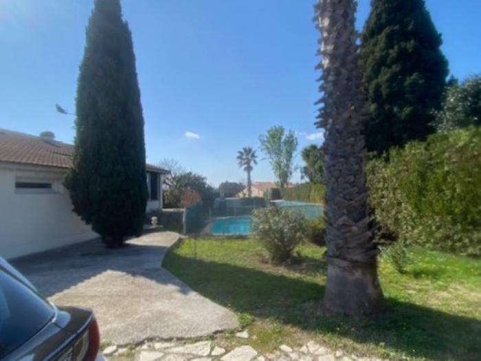 Home sitting Martigues, France