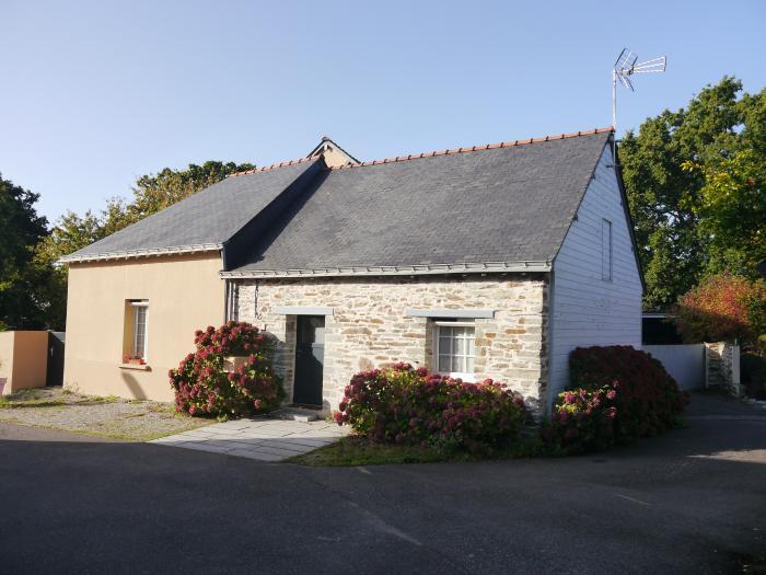 Home sitting Messac, France