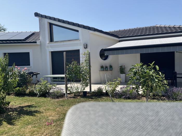 home sitting, France, Notre-Dame-de-Sanilhac