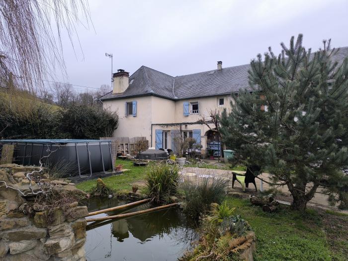 Home sitting Roquiague, France