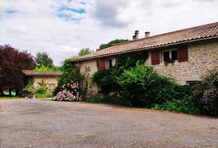 home sitting, France, Noaillac
