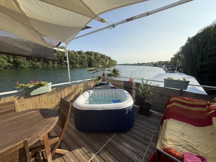 Home sitting Athis-Mons, France