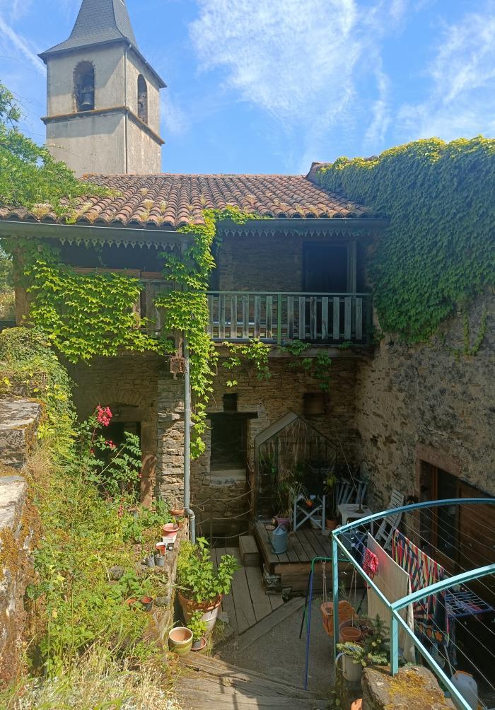 Home sitting Ouyre, France