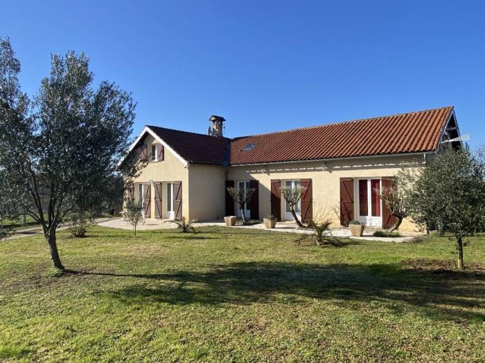Home sitting Cahors, France