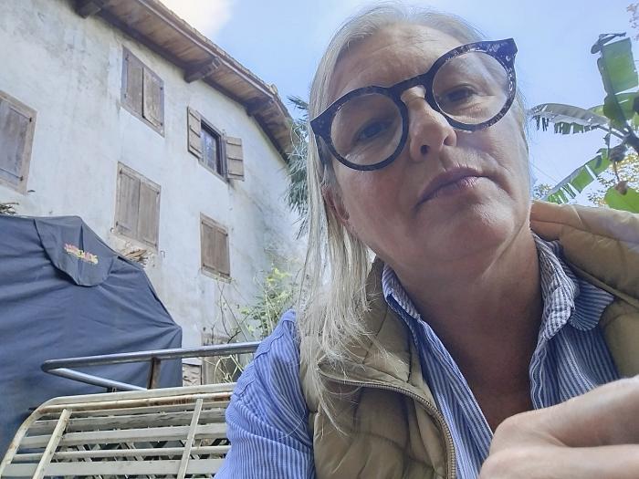 Home sitting Ainhoa, France