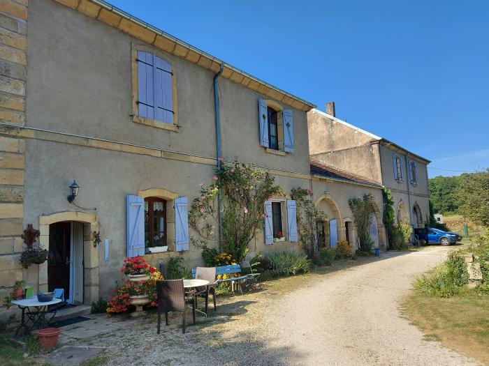 Home sitting Montigny-l&egrave;s-Cherlieu, France