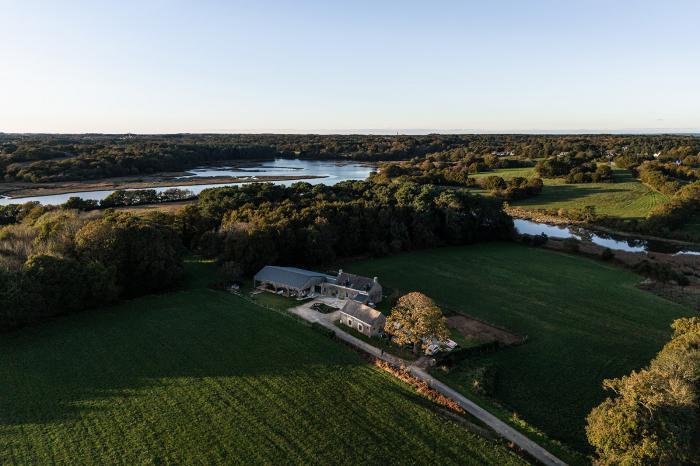 Home sitting Plougoumelen, France