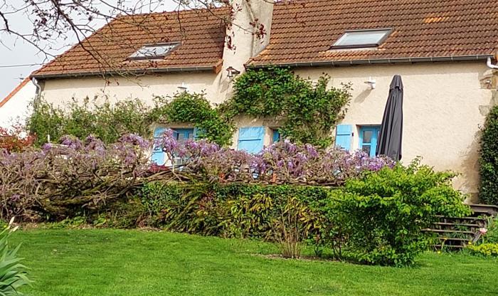 Home sitting Bert, France