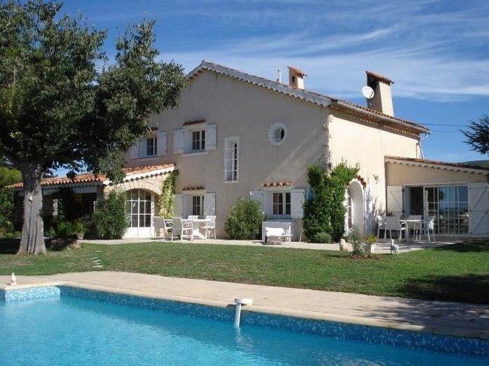 Home sitting Aups, France