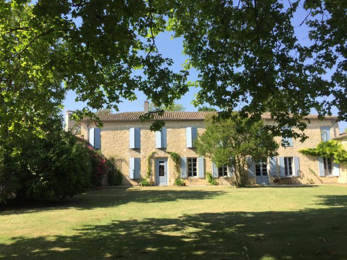 Home sitting Yvrac, France