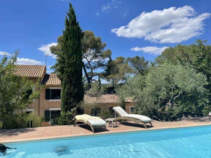 Home sitting N&icirc;mes, France