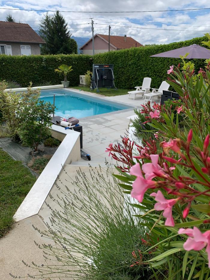 Home sitting Voiron, France