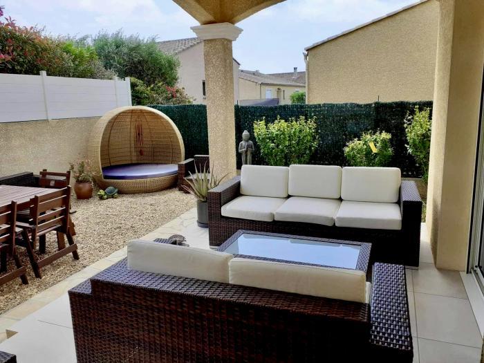 Home sitting Portiragnes, France