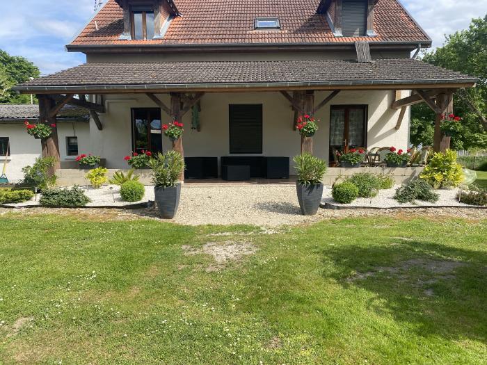 Home sitting Joncreuil, France