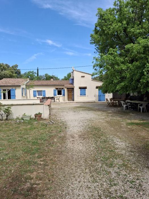 Home sitting Mazan, France