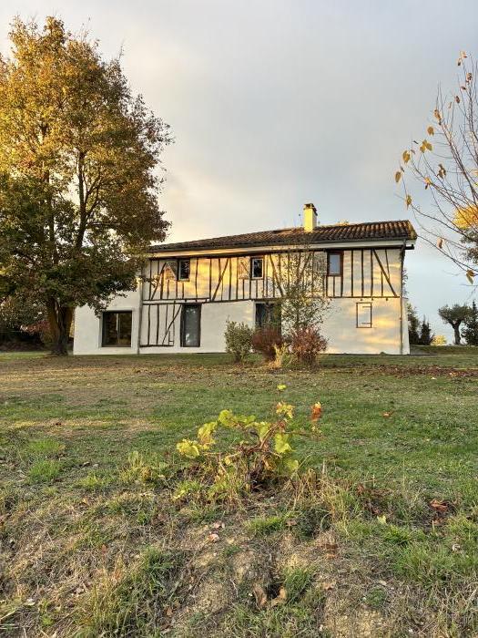 Home sitting Gimont, France