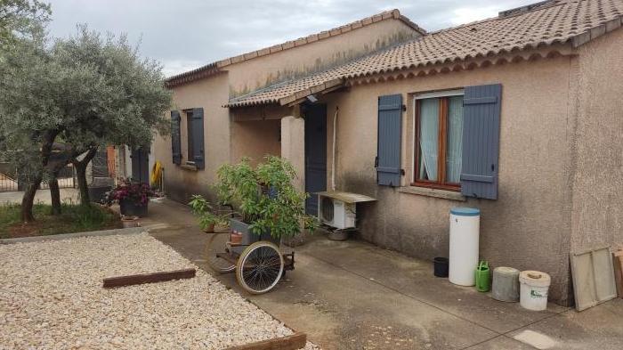 Home sitting Seillons-Source-d'Argens, France