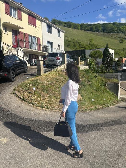 Home sitting Belbeuf, France