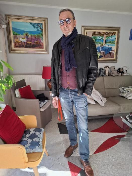 Home sitting Antibes, France