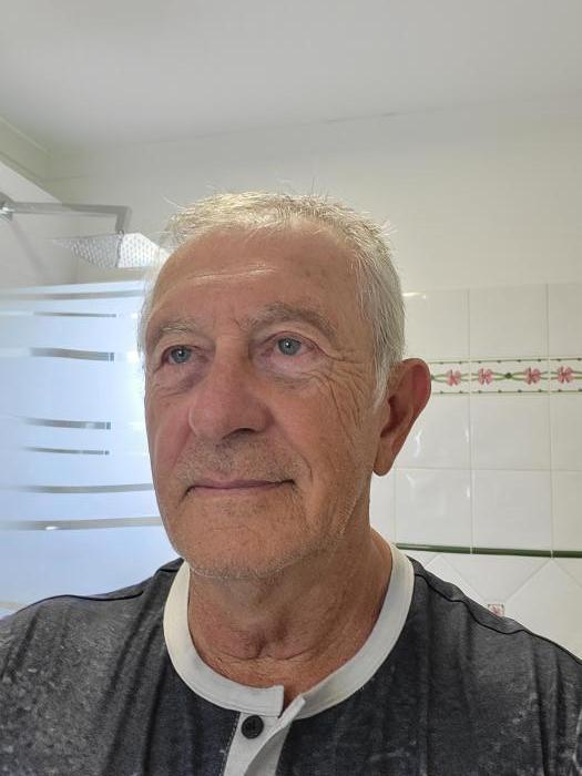 Home sitting Manduel, France