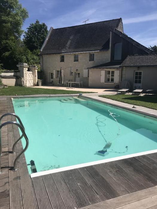 Home sitting Parnay, France