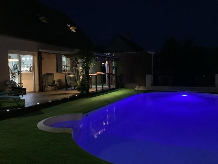 Home sitting Lou&eacute;, France