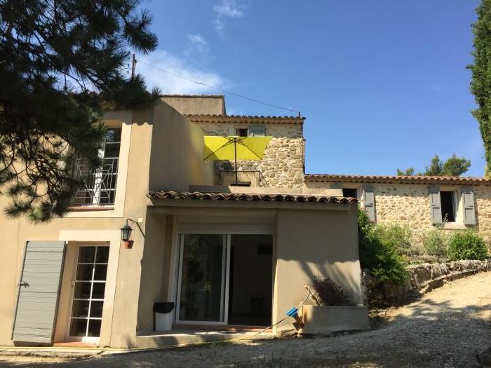 Home sitting La Motte-d'Aigues, France