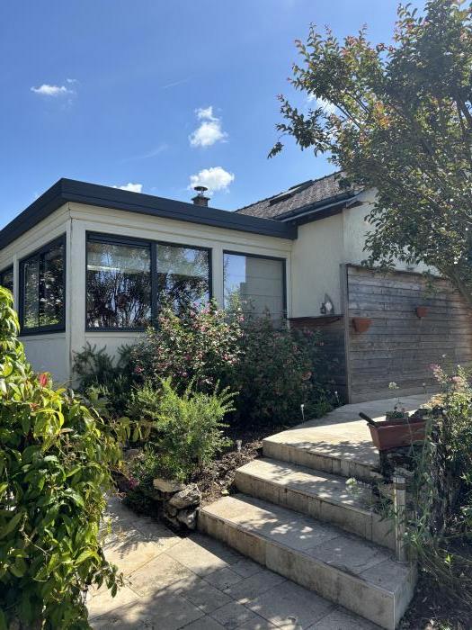 Home sitting Esvres, France