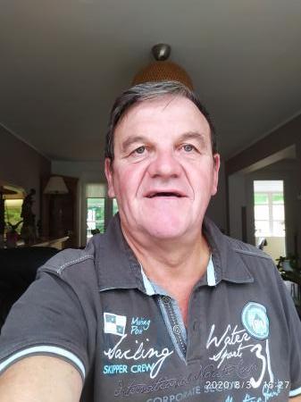 Home sitting Saint-Omer, France