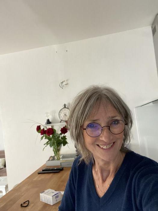 Home sitting Breuillet, France