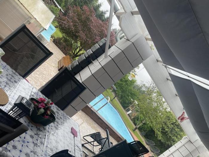 Home sitting Amage, France