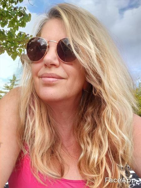 Home sitting Saintes, France