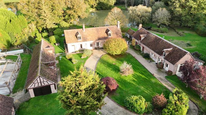 Home sitting Marcilly-en-Gault, France