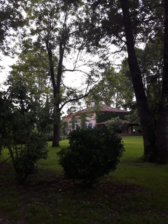 Home sitting Goudourville, France