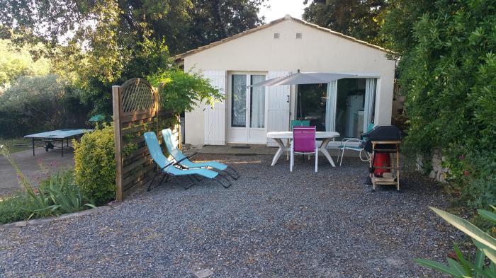 Home sitting Corconne, France