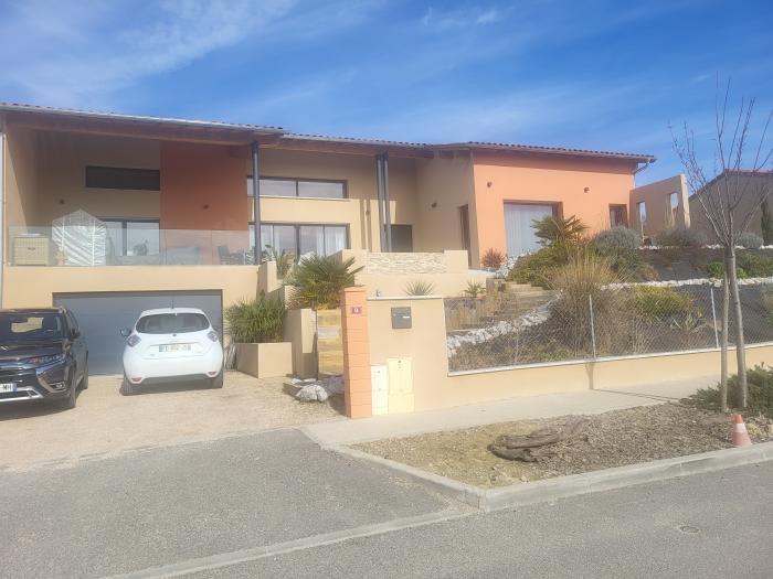 Home sitting Bonrepos-Riquet, France