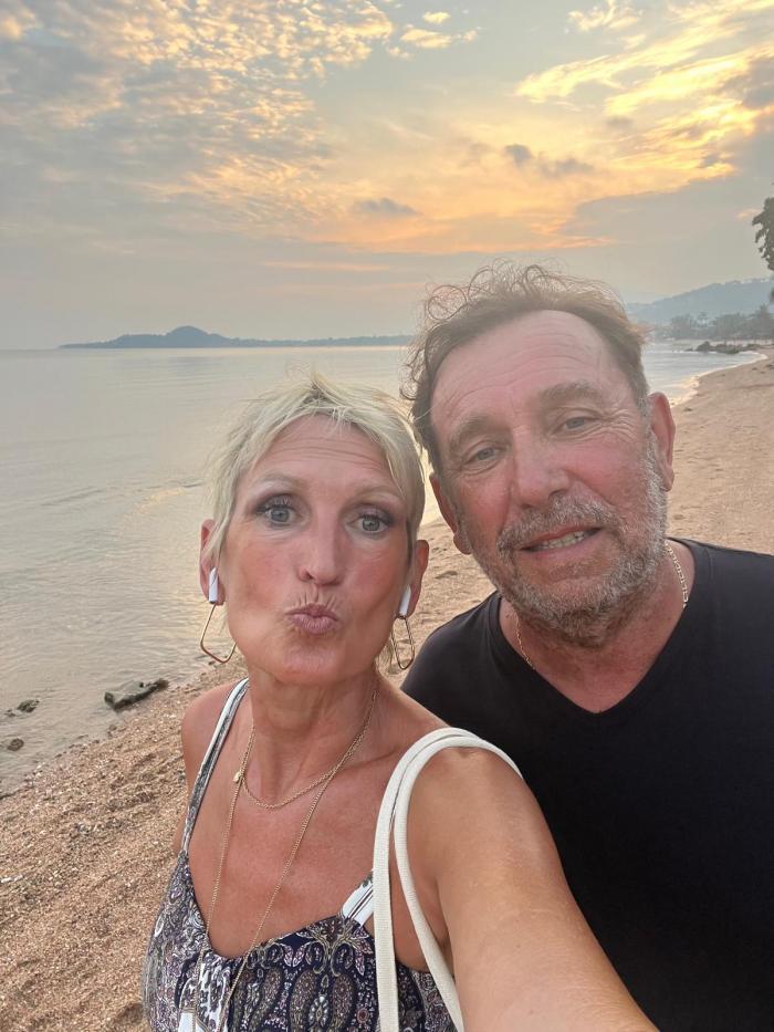 Home sitting Flaujagues, France